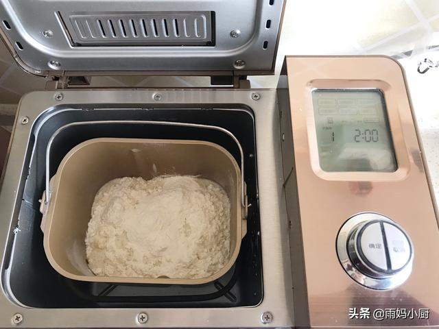 早餐女兒就愛山東麵食，不用發麵不用蒸，外酥里嫩，五分鐘吃1盤