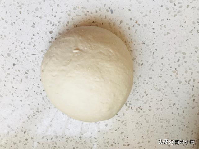 早餐女兒就愛山東麵食，不用發麵不用蒸，外酥里嫩，五分鐘吃1盤