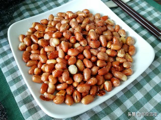 炒花生米不是不熟就是炒過火，很多人這一步沒做對，教你正確炒法