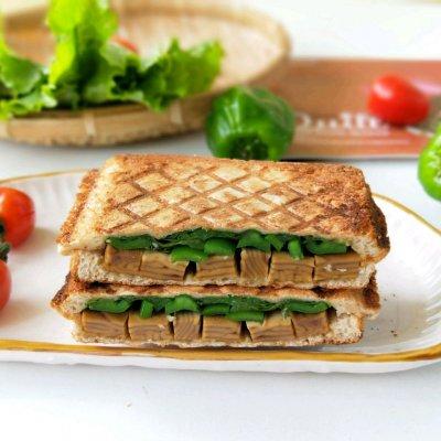 回味無窮的青椒香糕格子三明治來拯救你的胃