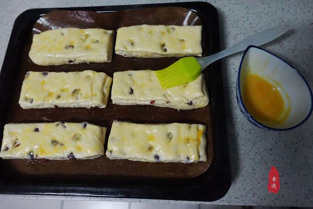 麵包條不但有顏值，奶香味十足，蔓越蔓的酸甜，口感豐富
