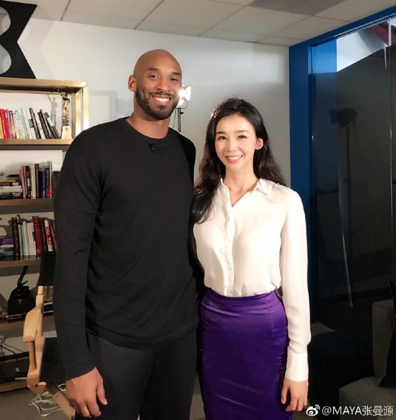 「NBA巨星」也凍未條，「女主播」辣穿三角泳衣，一彎腰「大長輩核彈玻跑出來」！