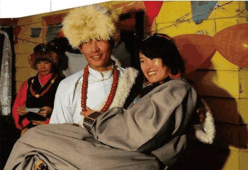 在西藏看到「白帳篷」不要進去，15歲妹子在內等待，沒有「懷上決心」就要倒大楣