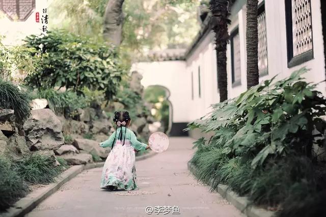 他花4年時間為女兒拍幾萬張照片，撩到汪涵還登上《英國郵報》
