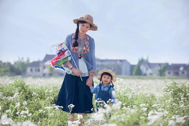 他花4年時間為女兒拍幾萬張照片，撩到汪涵還登上《英國郵報》