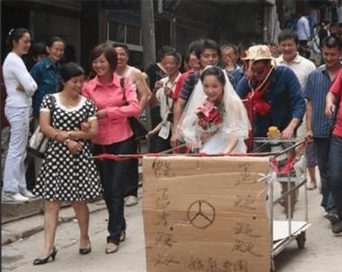 32張爆笑生活圖：美女勤練體操，求大神P出意境...成果出爐笑到整個下巴都快跌了！