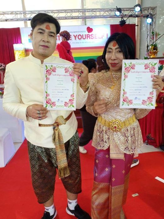 泰國超狂「最辣熟女」愛上小鮮肉 穩交10年後攜手邁入婚姻...近況大曝光：人妻就是猛