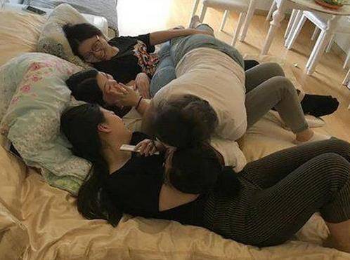 老婆的好姐妹說要過來一起洗澡，老婆讓她等我出差再來，感覺哪裡不對啊！