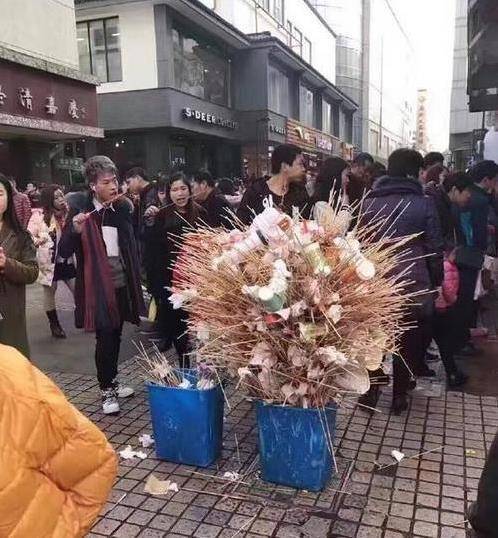 老婆的好姐妹說要過來一起洗澡，老婆讓她等我出差再來，感覺哪裡不對啊！