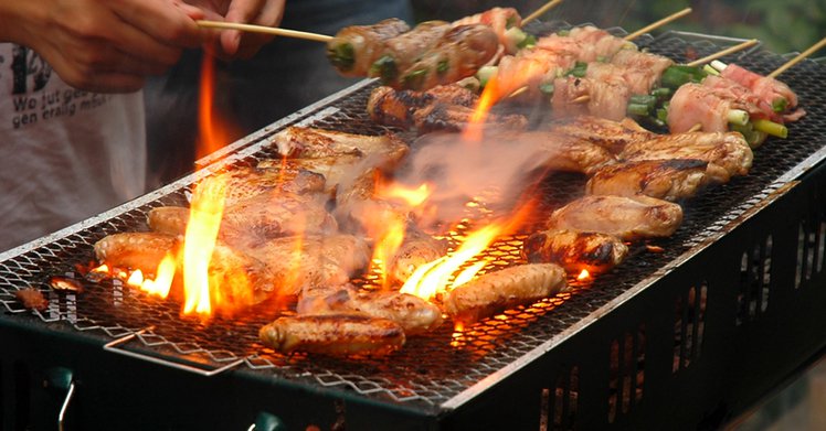 好餓！上課老是聞到遠處飄來的「烤肉味」...同學「一句話」卻讓她毛到不行