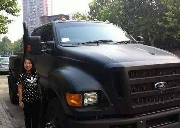 男子貸款百萬買了一輛進口豪車！一個月後加油站笑了，他哭了啊！