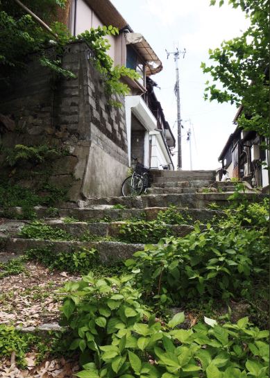 專業繪手把「照片變二次元風景」　超夢幻街道驚現「漫畫少女」網：真的是台灣嗎？