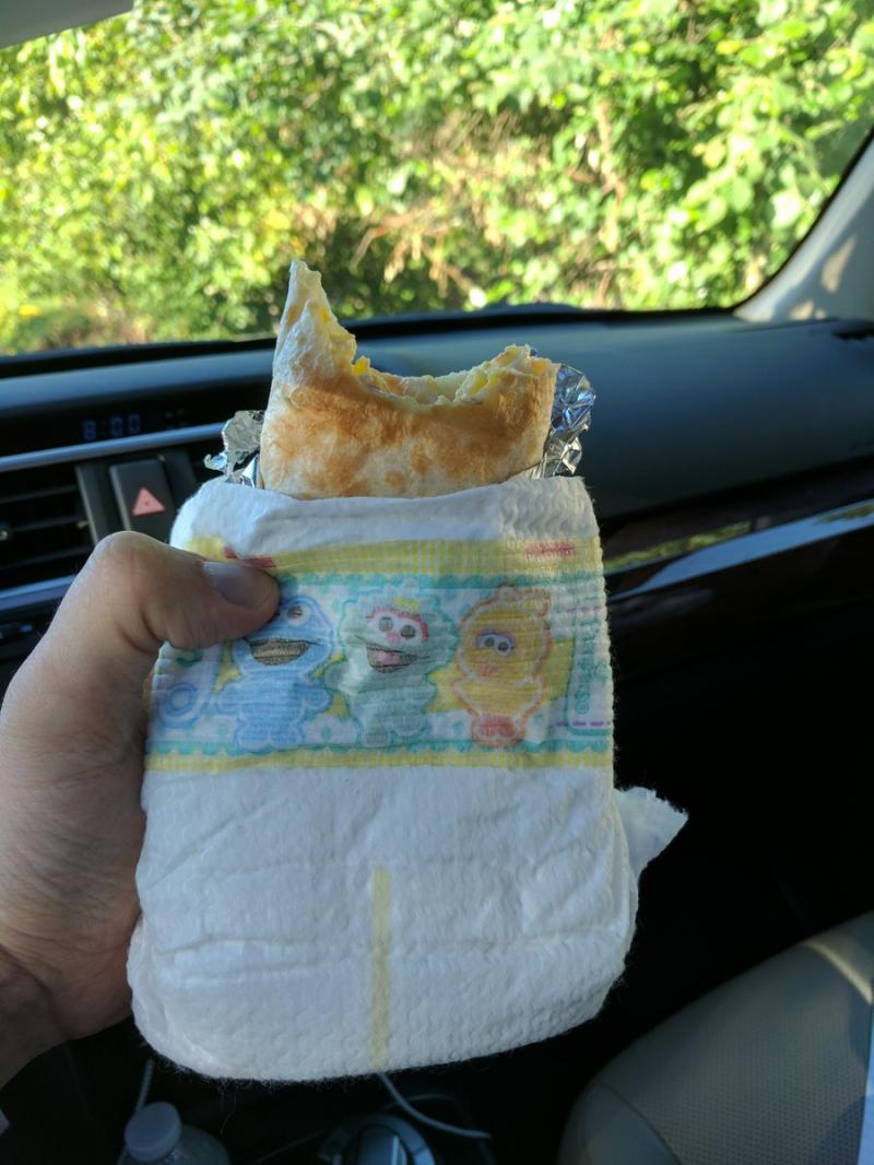 15個證明「人類每天都在突破極限」的超天才老爸　尿布拿來吃飯超好用！