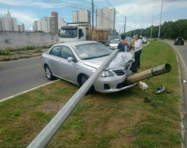 24張「盯著看3秒就會想歪」的超爆笑照片　他竟然在公車上看到詭異生物！