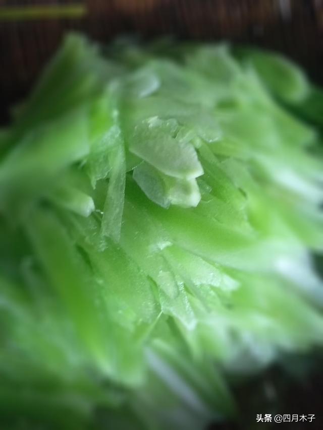 優美的句子：待我一襲袈裟，許你相思放下