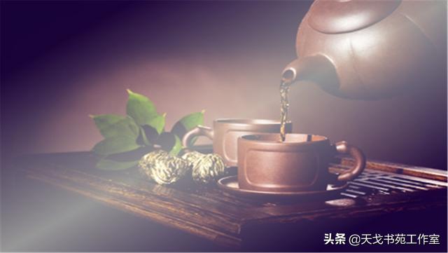 在生活中，得提防這種人，看似高高掛起，其實是狠角色