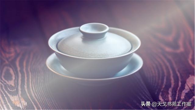在生活中，得提防這種人，看似高高掛起，其實是狠角色