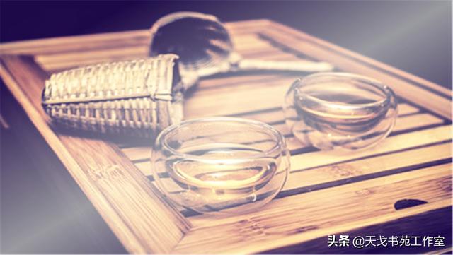 在生活中，得提防這種人，看似高高掛起，其實是狠角色