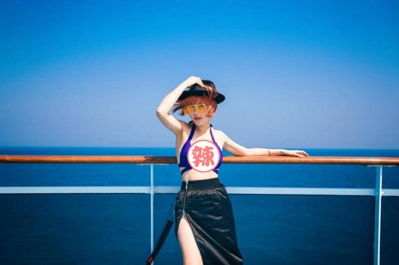 原來姐姐這麼有料！果凍姐姐+正妹女警「性感爆發」，火辣入浴美照粉絲瘋傳！