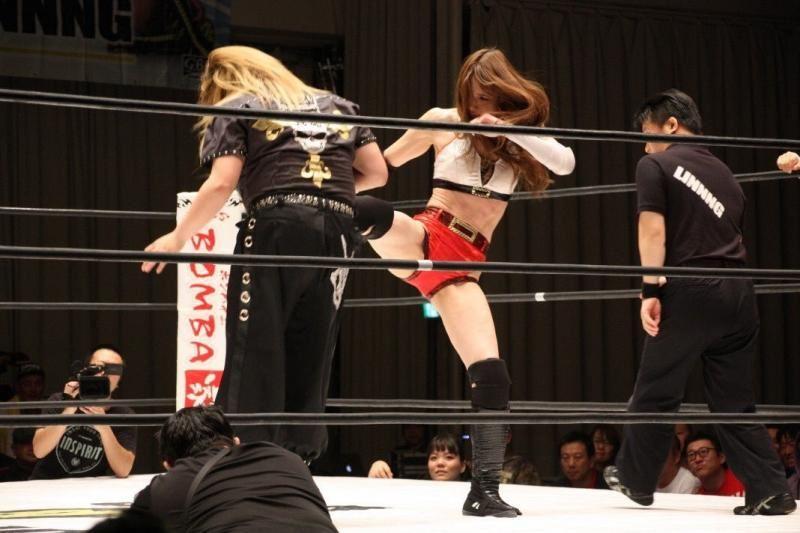 志玲姊姊結婚了沒關係！日本超正「摔角界林志玲」上場畫面太美…網友：好想被飛撲！