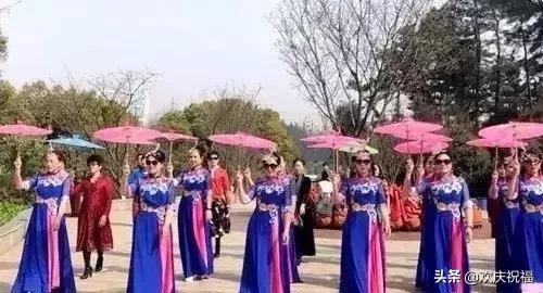 走向七十歲，寫的真好！送給群里的老哥老姐們~