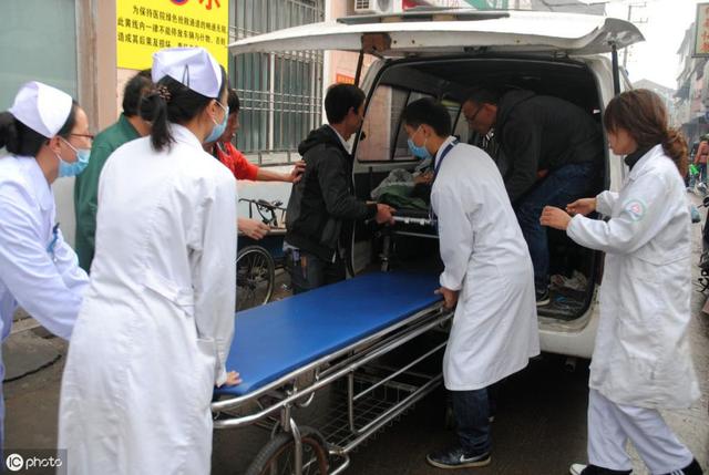 30歲好男人，菸酒不沾，竟確診胃癌，醫生指出：2件事同樣傷胃