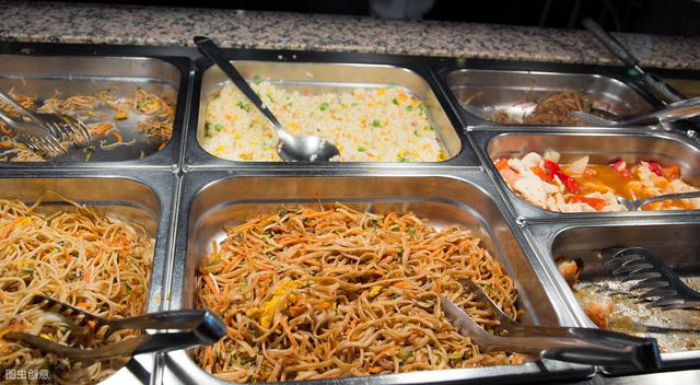 女子凌晨嘔血昏迷，確診胃癌，醫生提醒：1種食物不能當飯吃