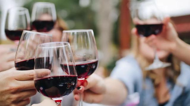 為了「健康」，乾了這200瓶紅酒唄？