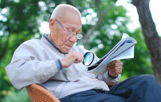 人過50歲後，睡覺前少做這幾件事，再喜歡做的人也要控制住