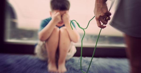 小孩越大 越難管教？心理學家：打罵沒用！4 種教育方式，家長都該學學
