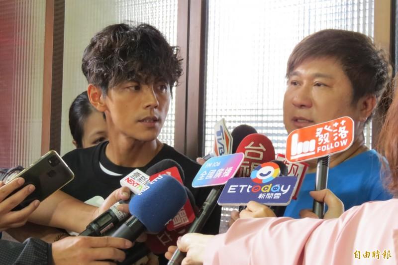終於想起老婆？阿翔親完謝忻「帶她現身女兒畢典」　Grace表情冷「和老公小互動」洩婚姻狀況 