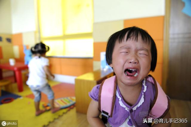 寶寶上幼兒園不哭不鬧，父母知道原因，對孩子成長大有好處！