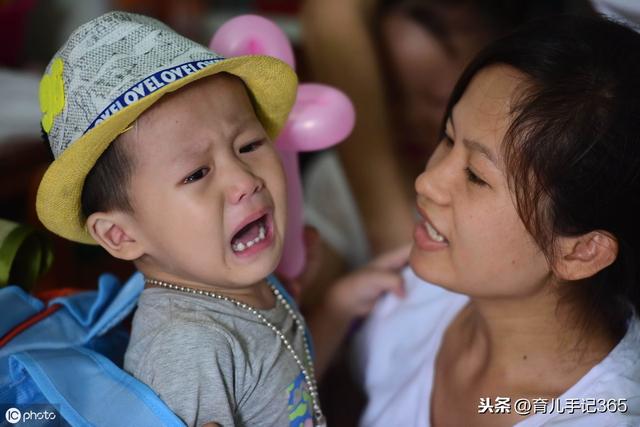 寶寶上幼兒園不哭不鬧，父母知道原因，對孩子成長大有好處！