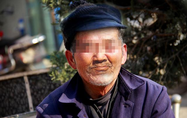 父親西去，30萬家產送阿姨，子女不服前去要知實情，再給20萬