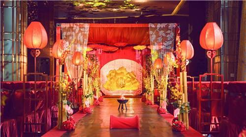 生下女兒婆婆送條金鏈子，我隨手扔垃圾桶，老公一個勁的誇我聰明
