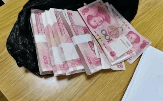 我母親出事婆婆借2萬，路上偶然聽到鄰居對話，我立馬還給婆婆3萬