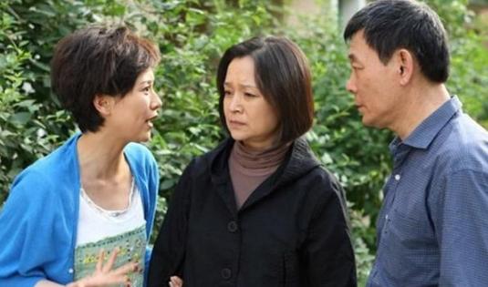 我母親出事婆婆借2萬，路上偶然聽到鄰居對話，我立馬還給婆婆3萬