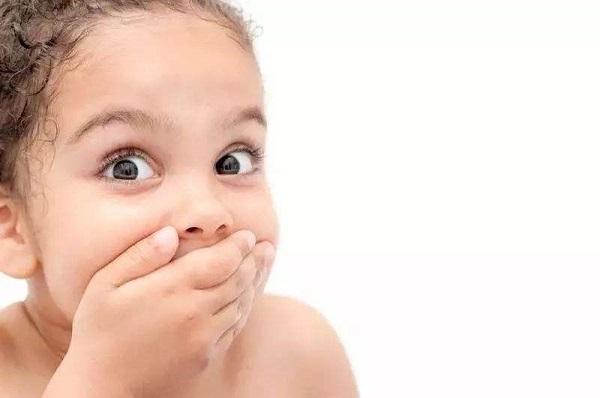 孩子對著媽媽罵「滾」！從孩子嘴裡聽到髒話，爸媽應該怎麼辦？
