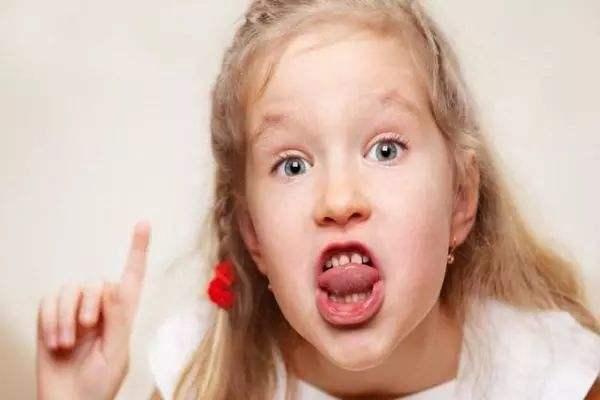 孩子對著媽媽罵「滾」！從孩子嘴裡聽到髒話，爸媽應該怎麼辦？