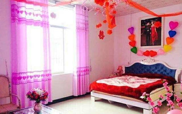 結婚岳母送50萬婚房，農村母親來住幾日，看到妻子臉，如遭雷擊