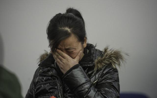 結婚岳母送50萬婚房，農村母親來住幾日，看到妻子臉，如遭雷擊