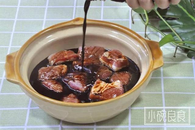 一道有靈魂的東坡肉，必須肥而不膩，入口即化，吃了還要