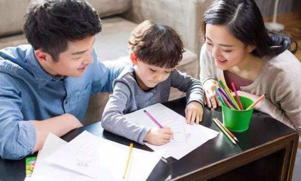 家長「守規矩」就是孩子最大的規矩，教育孩子應該以身作則