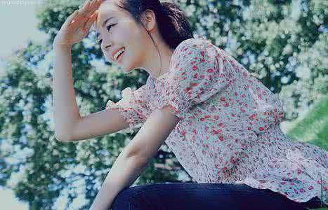 「老公，錢沒了，你再打給我些錢」一個月一半工資給女友她不夠花，分了吧，養不起你