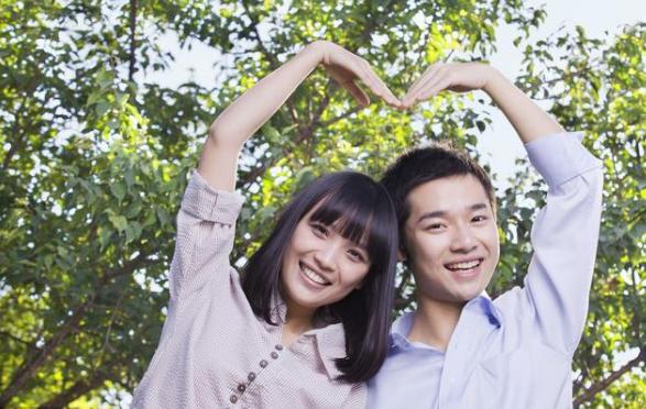 女友給爸媽做的飯我吃一口就吐，可他們的反應讓我難以置信