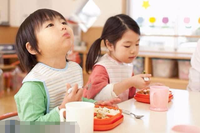 天熱，寶寶不想吃飯？別著急！5個飲食小妙招，讓寶寶輕鬆度苦夏