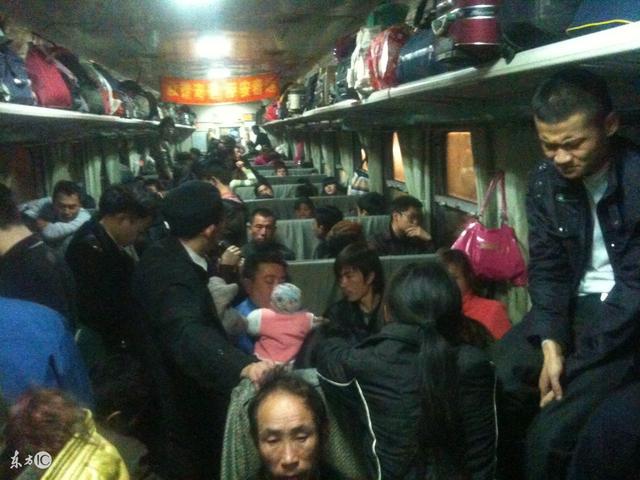 夫婦倆火車上撿棄嬰，養了二十年後有錢親爹來找，他跟親爹走了