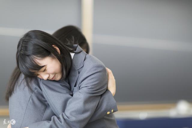 被老婆發現養「小三」，老婆哭著要我把「小三」接回來一起住