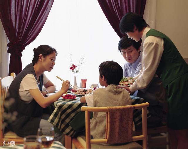 故事：帶傻兒子進城找爹，親爹不肯認，傻兒子卻為自己找了個後爹