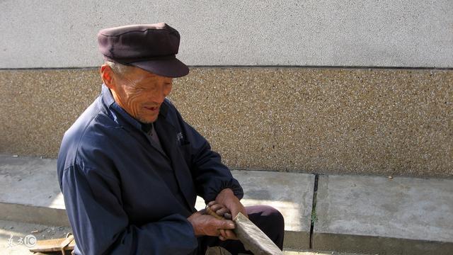 故事：你們都嫌棄爺爺丟人，那我就和爺爺一起撿破爛